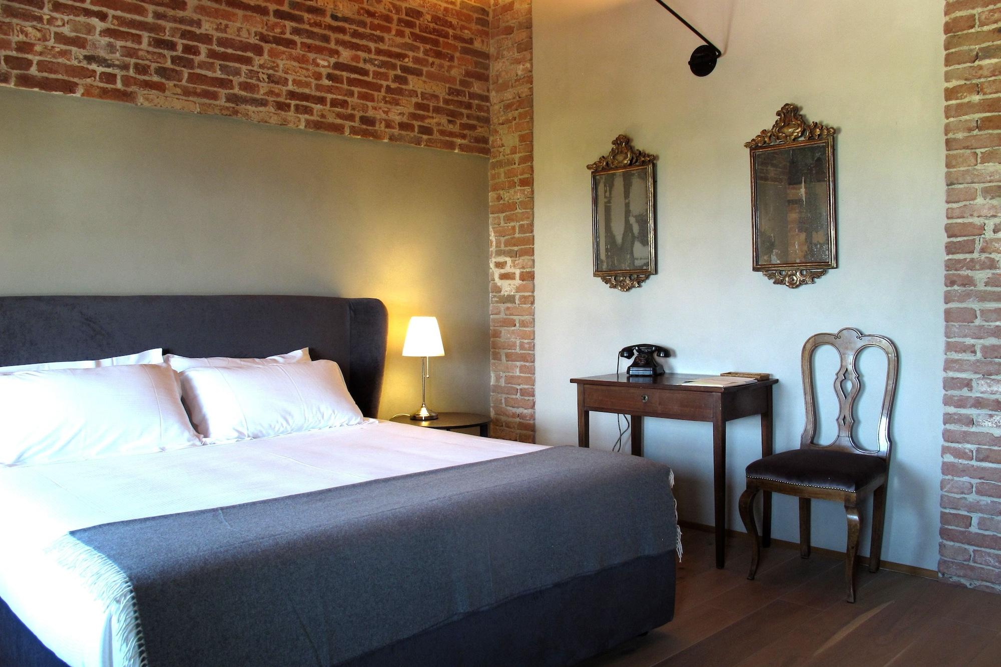 Miaclara Relais Guest House Алба Екстериор снимка