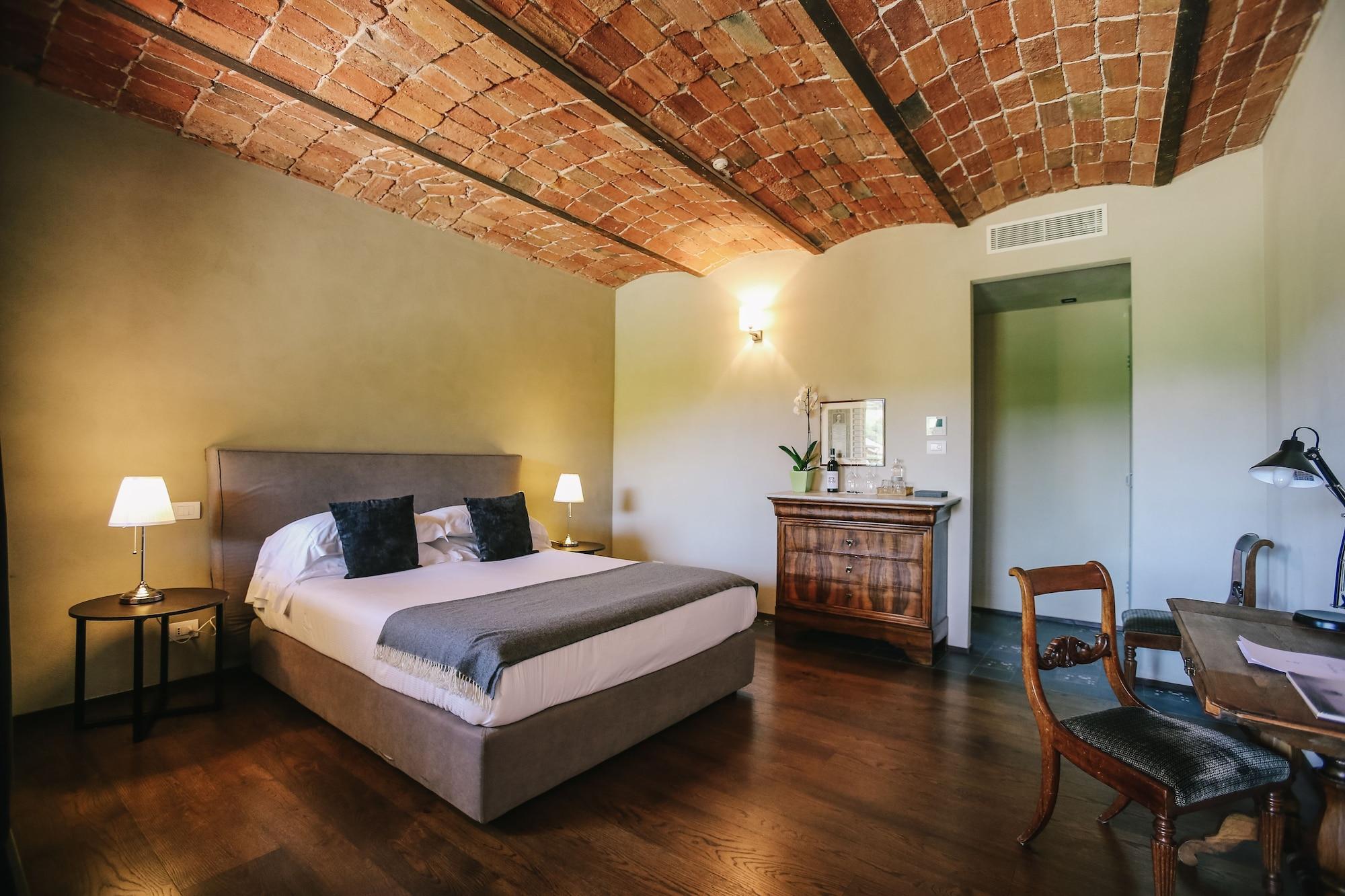 Miaclara Relais Guest House Алба Екстериор снимка