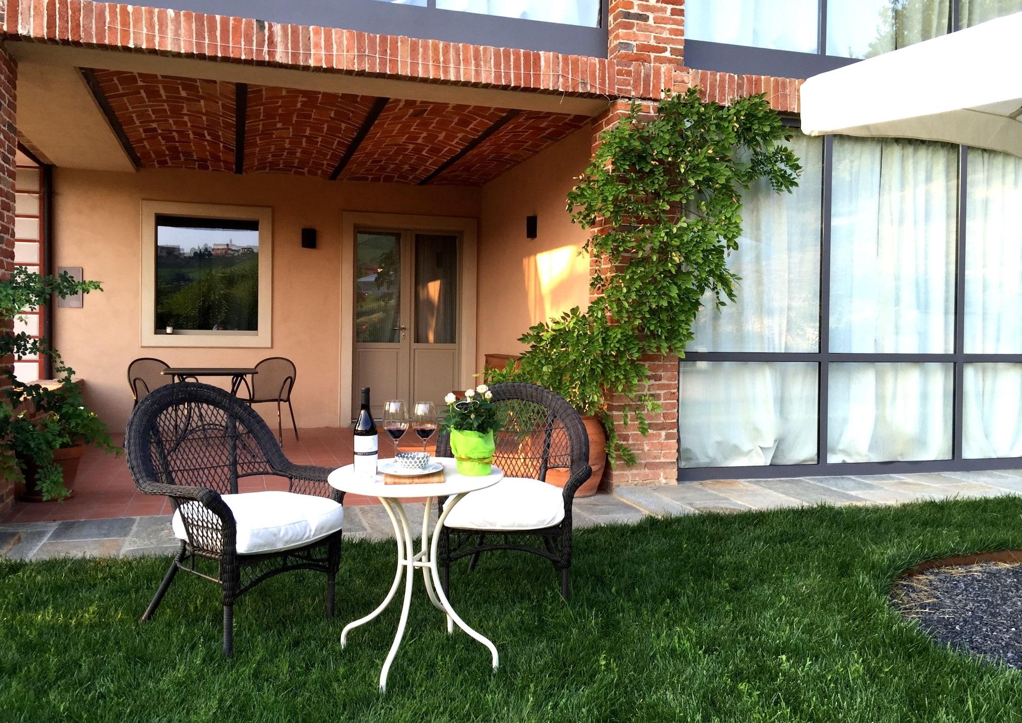 Miaclara Relais Guest House Алба Екстериор снимка