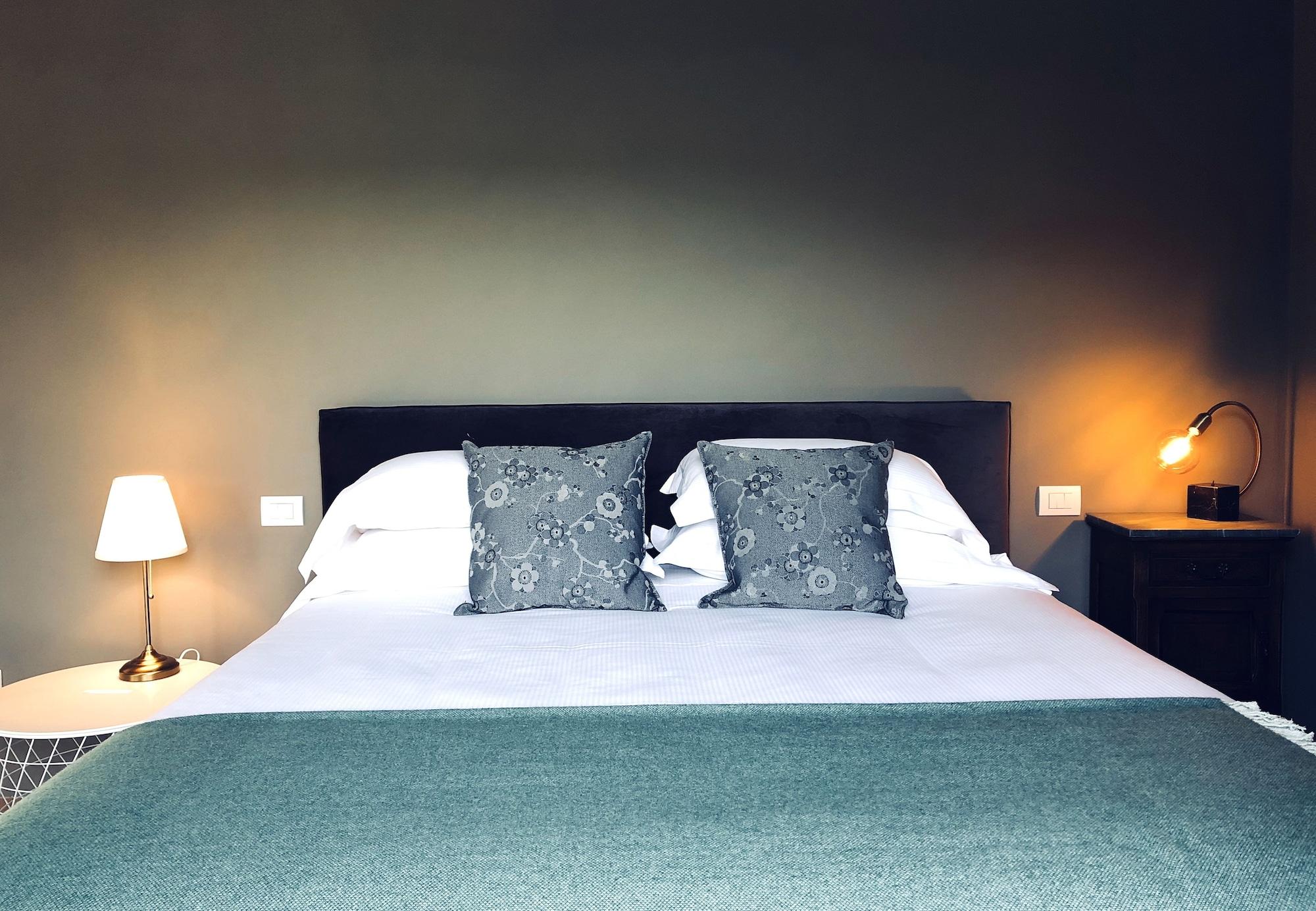 Miaclara Relais Guest House Алба Екстериор снимка
