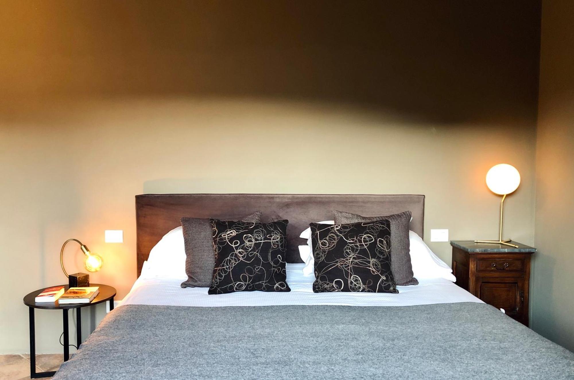 Miaclara Relais Guest House Алба Екстериор снимка