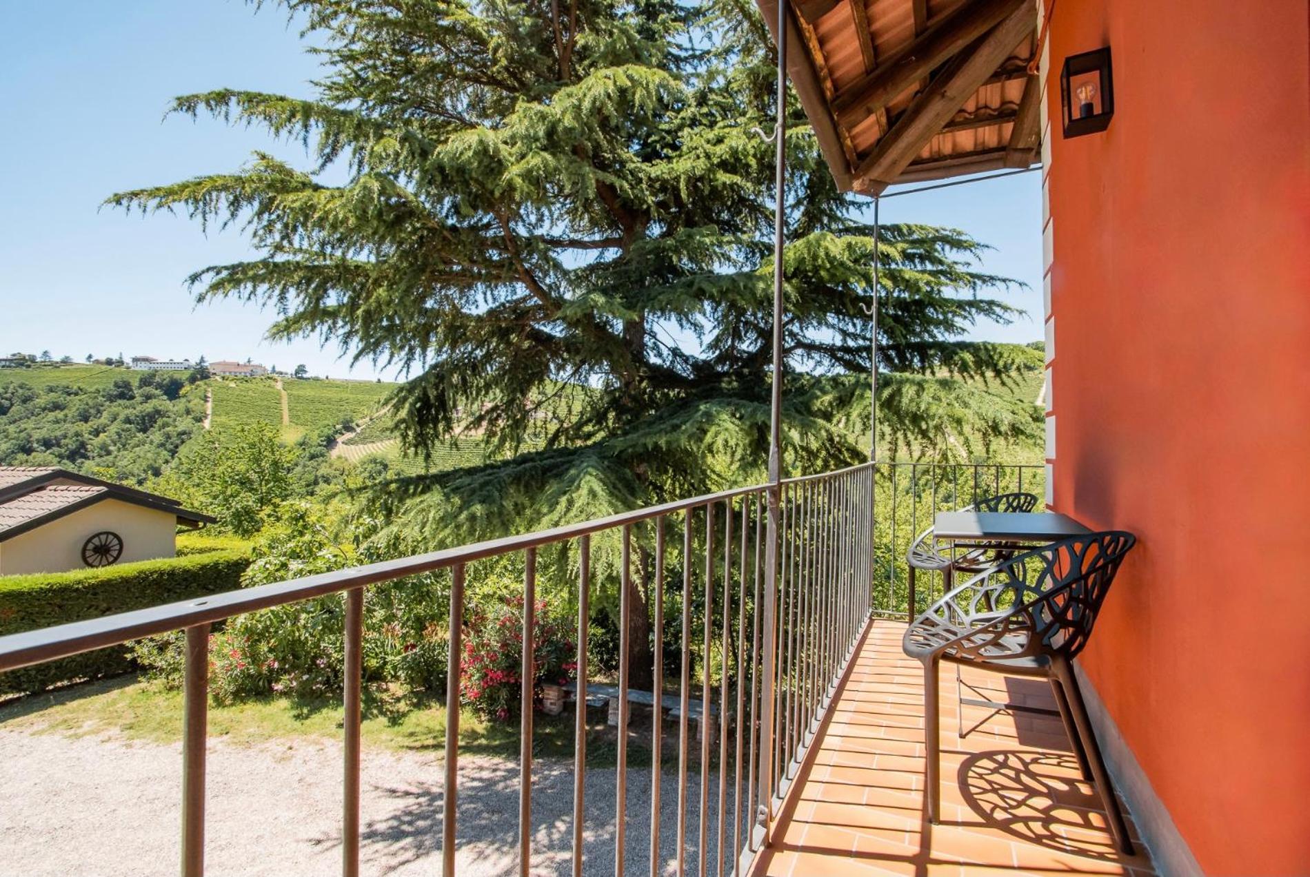 Miaclara Relais Guest House Алба Екстериор снимка