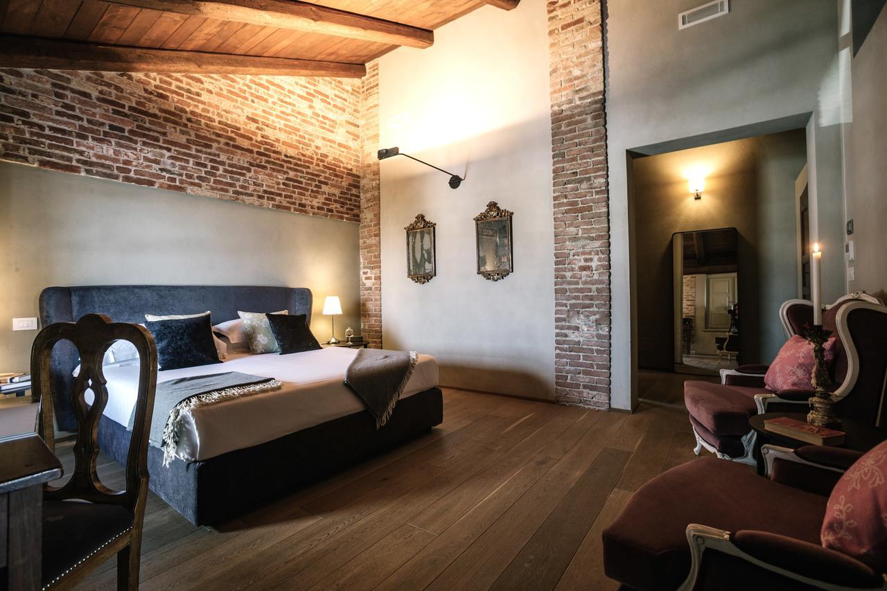 Miaclara Relais Guest House Алба Екстериор снимка