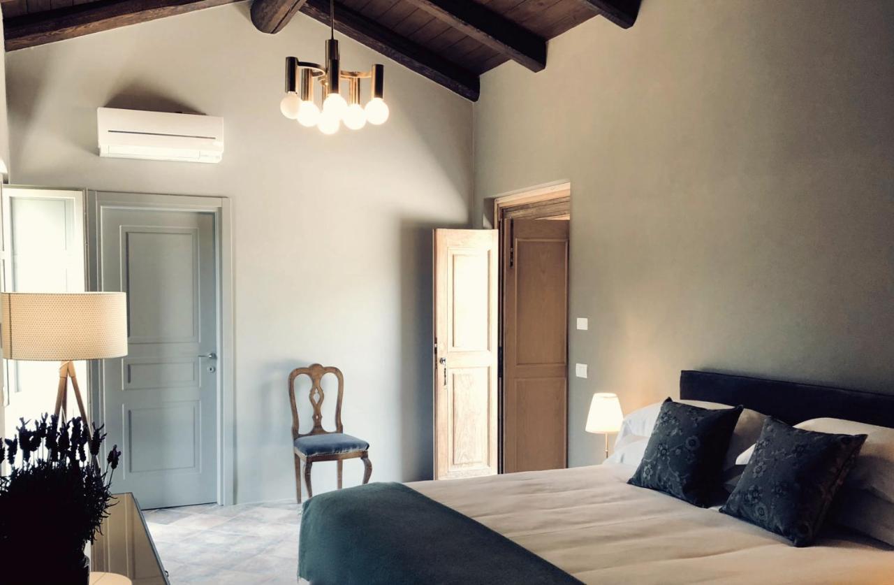 Miaclara Relais Guest House Алба Екстериор снимка
