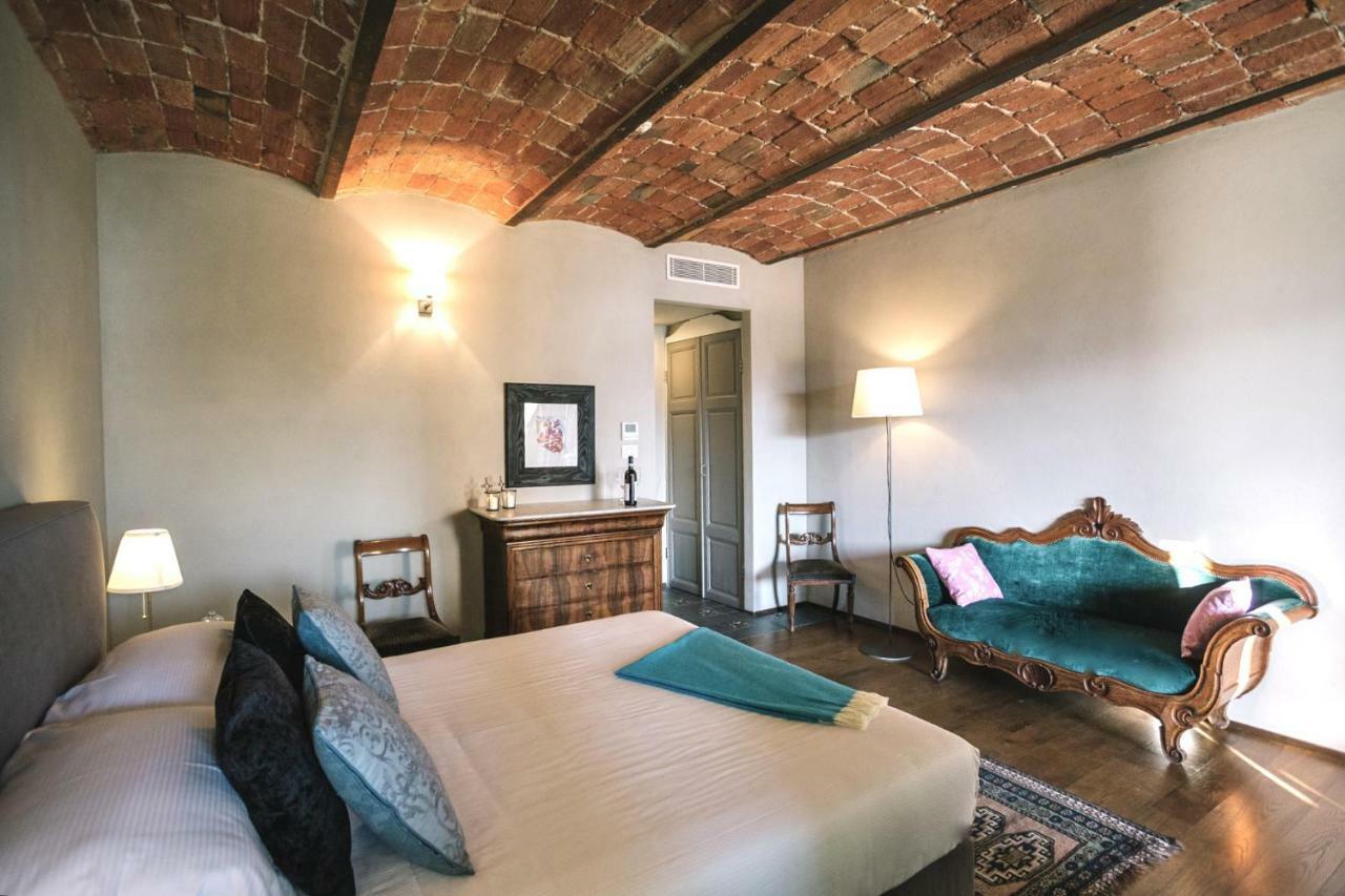 Miaclara Relais Guest House Алба Екстериор снимка